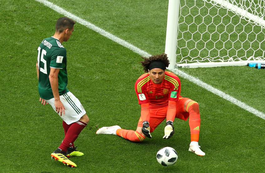 في سن الأربعين ..  أوتشوا يعود لإنقاذ عرين المكسيك قبل كأس العالم