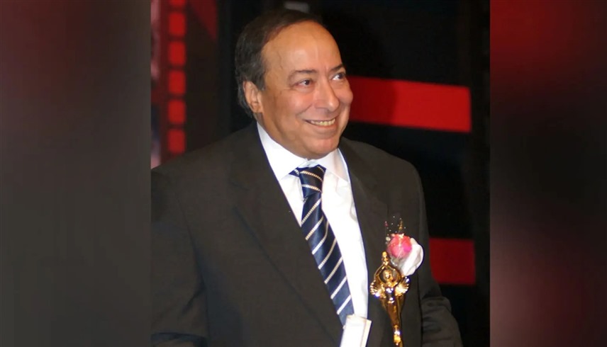 انهيار أحمد السعدني في جنازة عمدة الدراما المصرية
