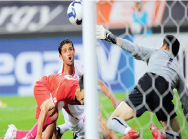 ذيب وعبدالفتاح يترجمان القوة الهجومية للمنتخب في غياب فاعلية المهاجمين
