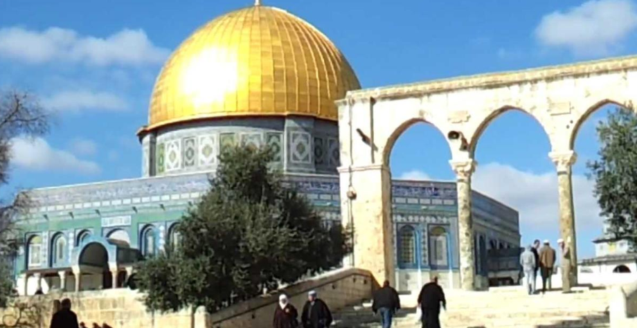 سلطات الاحتلال تغلق المسجد الأقصى