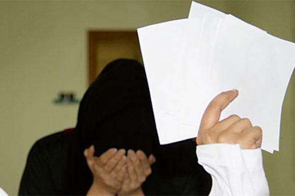 ضبط وافدة ابتزت مواطنة وهددتها بنشر صورها