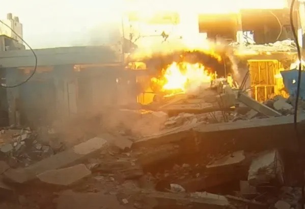 بالفيديو ..  "نتزين ونتعطر قبل لقاء العدو" ..  مشاهد جديدة للقسام بمعارك الشجاعية  
