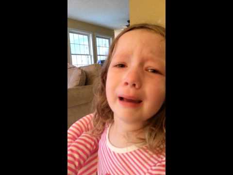 بالفيديو ..  بنت صغيرة تجهش بالبكاء بعد ما عرفت أن رئيس الولايات المتحدة هو باراك أوباما