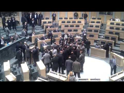 مسدس العدوان وشتم النسور يرفعان جلسة النواب...