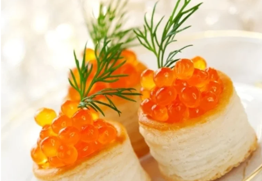 بوشيه بالكافيار: مقبلات فاخرة بعجينة البف باستري والسلمون