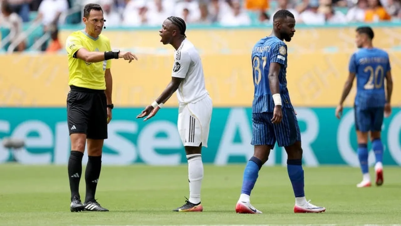 ريال مدريد لا يحتمل ..  "فينيسيوس اصمت ..  وتوقف عن التمثيل"