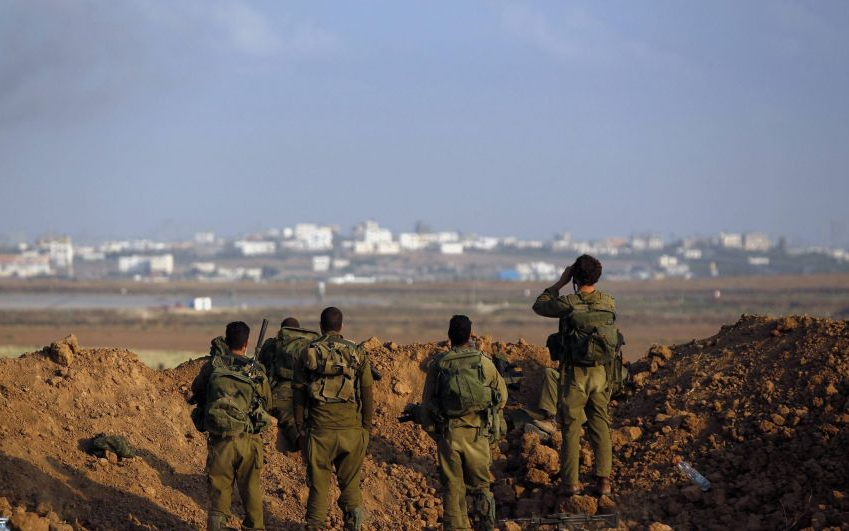 الاحتلال يعتقل فلسطينييْن بالنقب تسللا من غزة