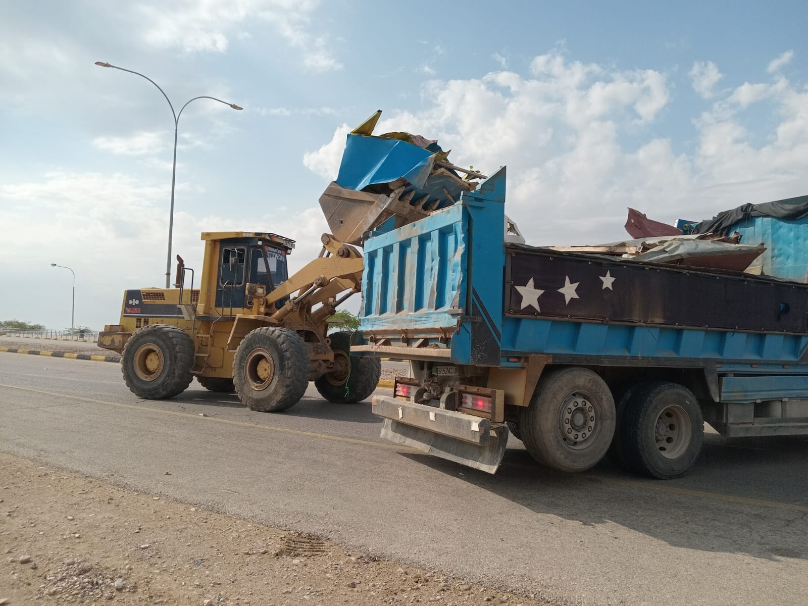 “المناطق التنموية” تنفذ حملة شاملة لإزالة العشوائيات في البحر الميت