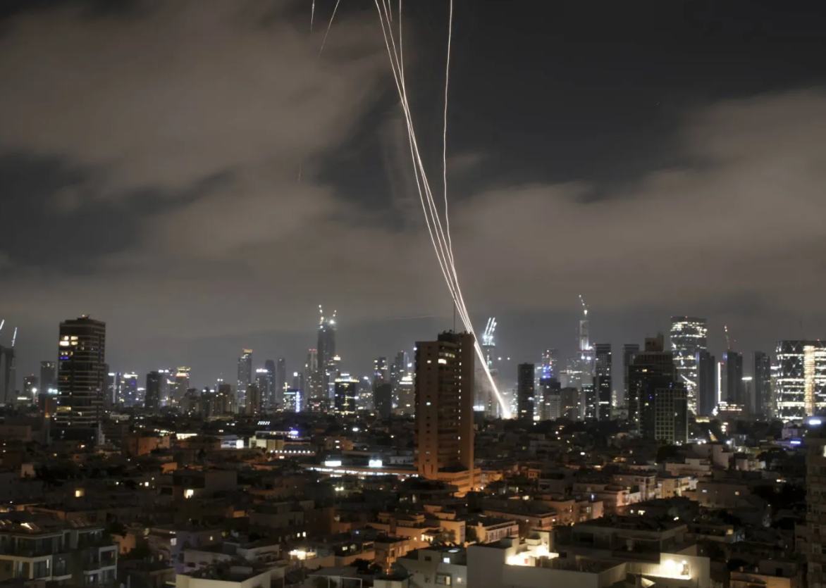 الحرس الثوري: إطلاق صواريخ قدر وعماد وخبير وفتاح في الموجة الـ36