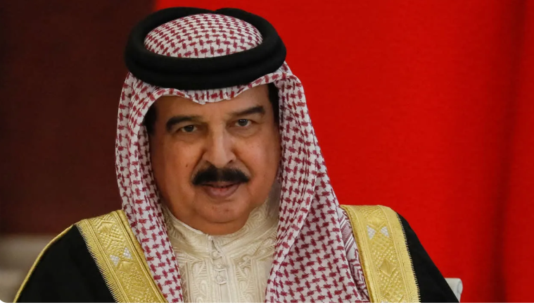 ملك البحرين يوجه البدء الفوري باسقاط الجنسية البحرينية تجاه (من سولت له نفسه خيانة الوطن)