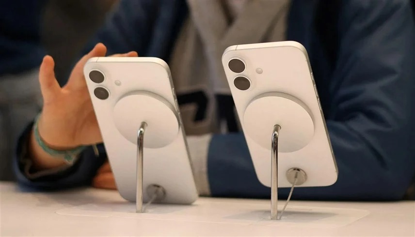 أبل وغوغل ترضخان لمطالب الرقابة البريطانية