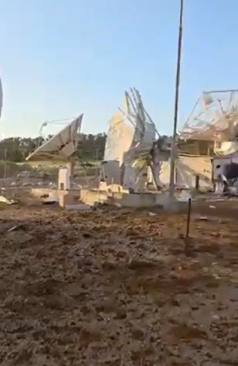 دمار واسع في محطة اتصالات للجيش "الإسرائيلي" عقب استهدافها - فيديو