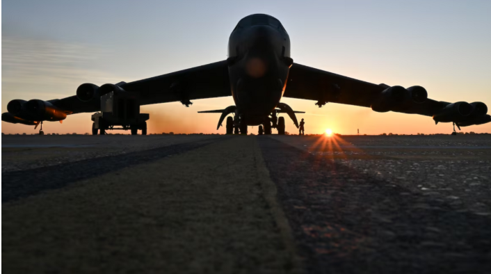 تحمل ذخائر نووية ..  حقائق لافتة عن قاذفة حلقت فوق إيران