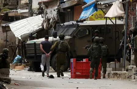 مواجهات بالضفة وسط اقتحامات إسرائيلية وتصعيد استيطاني