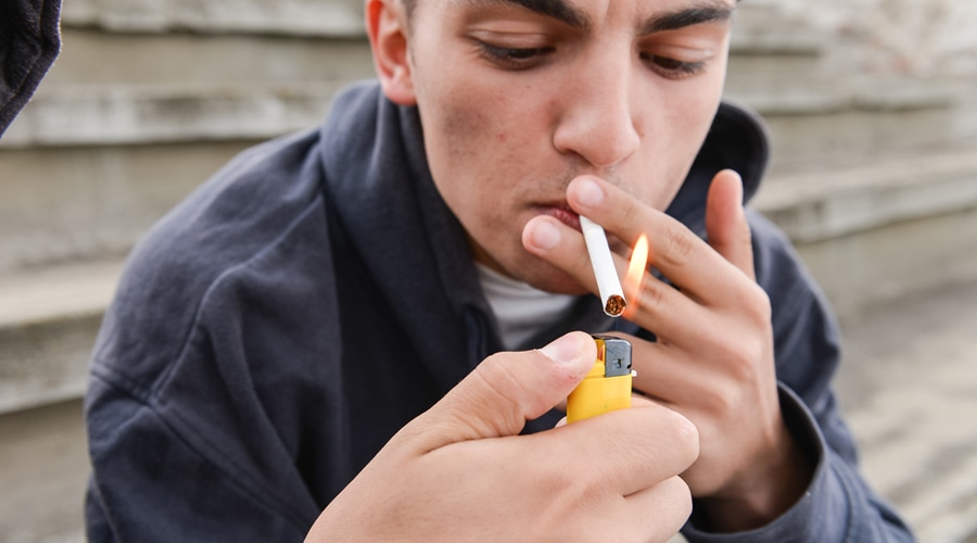 هجرت زوجي ليترك التدخين، هل ما فعلته صحيحٌ؟