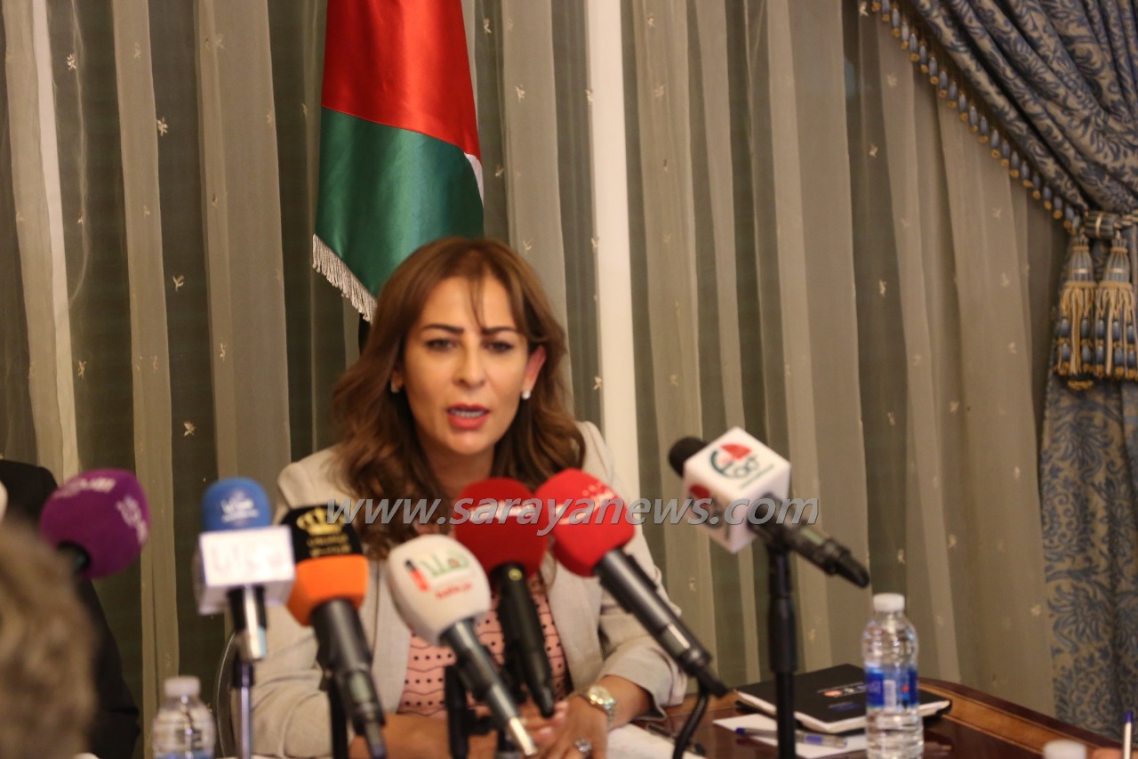 الحكومة: الفريق الوزاري مستعد للقاء مجلس نقابة المعلمين في مبنى وزارة التربية لاستكمال الحوار حول قضية المعلمين 