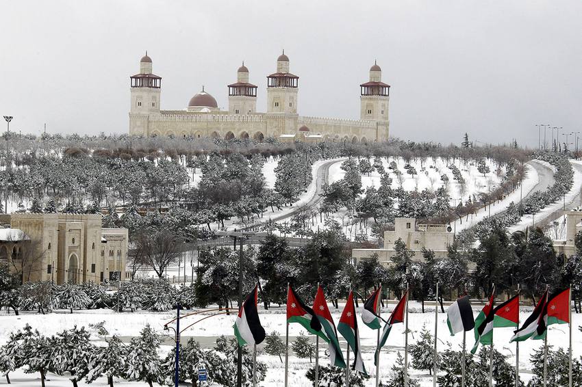 بدء تساقط الثلوج في عمان