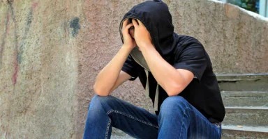 هجرت أصدقائي بسبب معاصيهم ولكنني اشتقت إليهم، فماذا أفعل؟
