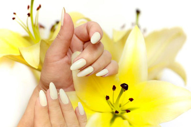 خطوات سهلة تجعل أظافرك أطول وأقوى