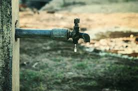 الزرقاء: انقطاع المياه منذ عدة اسابيع عن منطقة البتراوي ..  و مواطنون لسرايا: أصبحنا نتيمم 