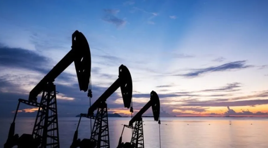 خام برنت يرتفع إلى 83 دولارًا مع تصاعد التوترات في الشرق الأوسط