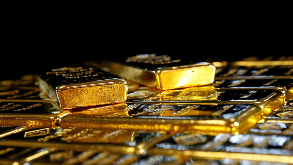 الذهب يرتفع مع تراجع النفط بعد أن أرجأ ترامب شن هجوم على إيران