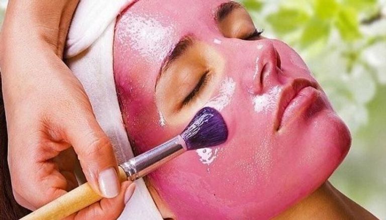 ماسك الكركديه للوجه ..  استمتعي ببشرة صافية وناعمة