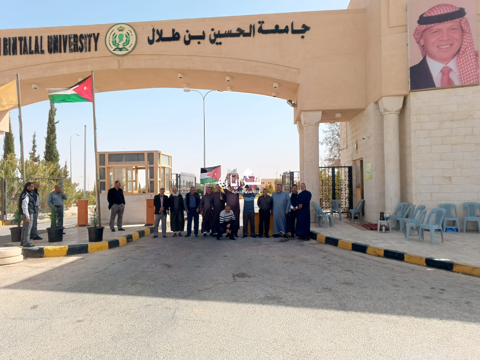 متقاعدو جامعة الحسين ينفذون اعتصام للمطالبة بمستحقات نهاية الخدمة  ..  صورة 