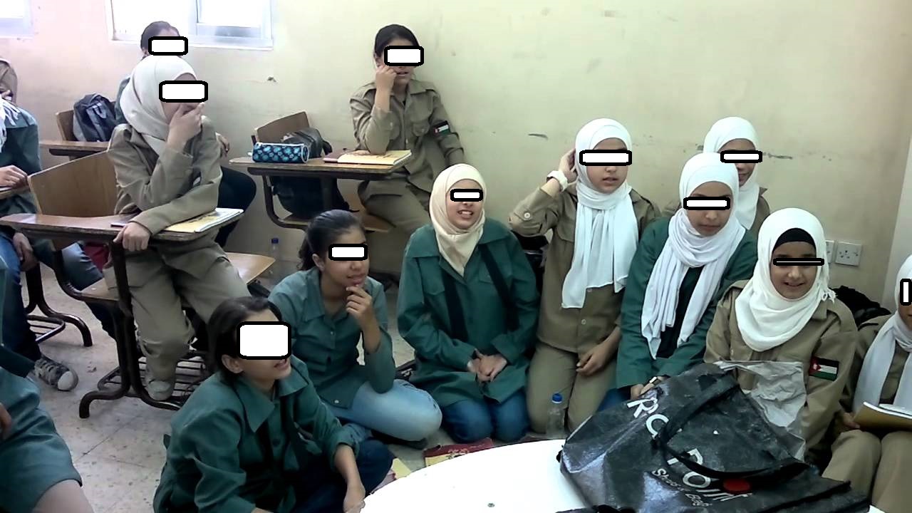 الزرقاء  ..  اولياء امور طلبة يشكون من عدم توفر مياه وكهرباء ومقاعد بمدرسة جديدة بحي ارسلان 
