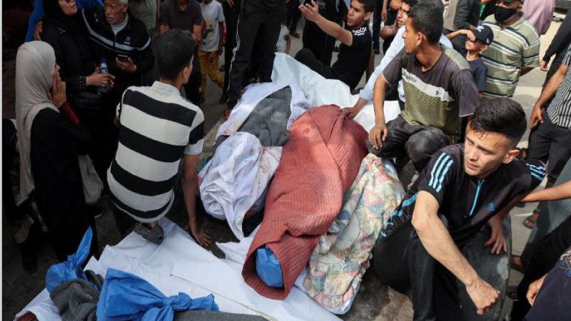 خرجوا جوعى فعادوا شهداء ..  الاحتلال يفتك بأطفال ينتظرون الغذاء بغزة