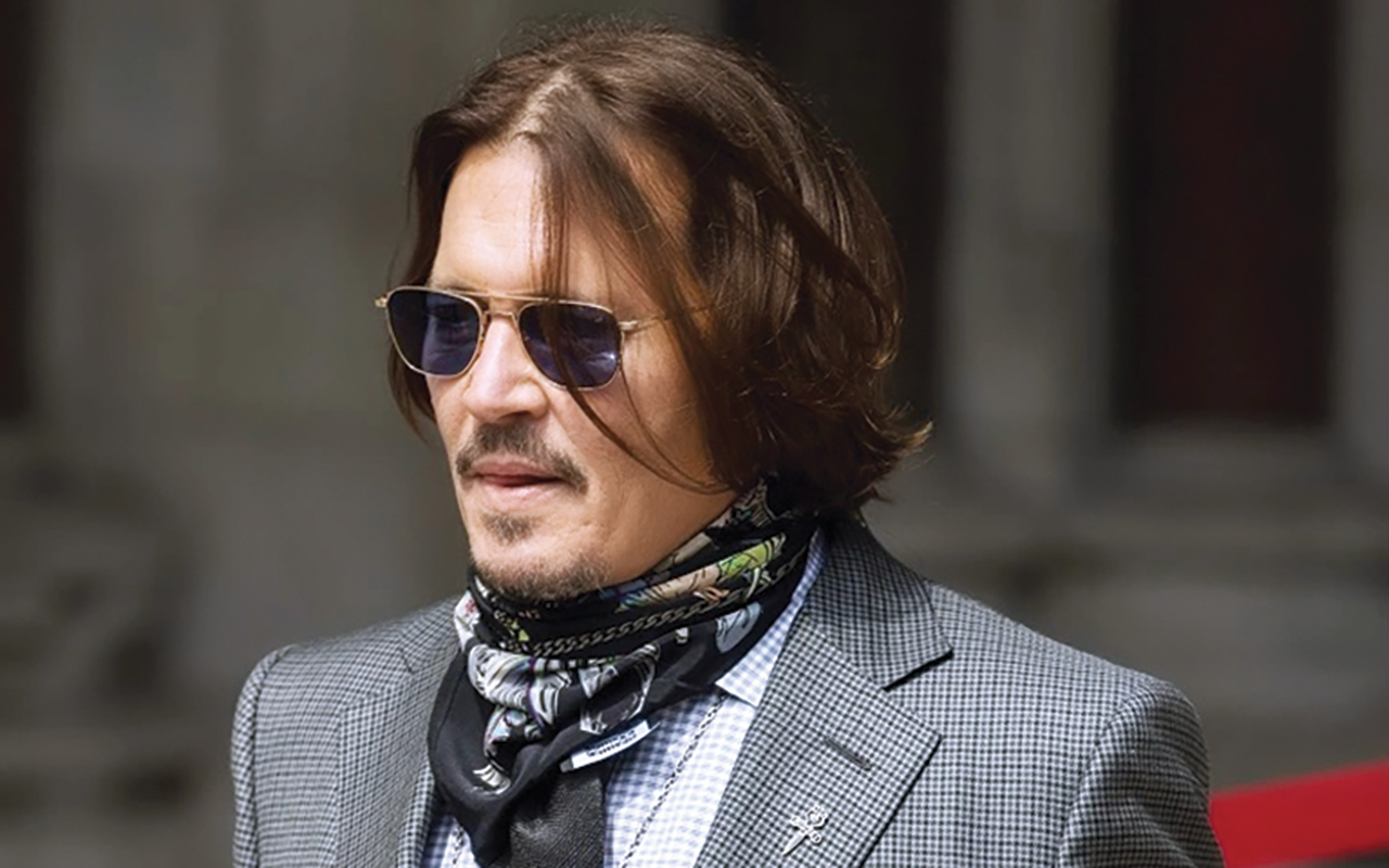 جوني ديب ترك إكرامية ضخمة لنادل خدمه في مطعم .. إليكم كم بلغت!