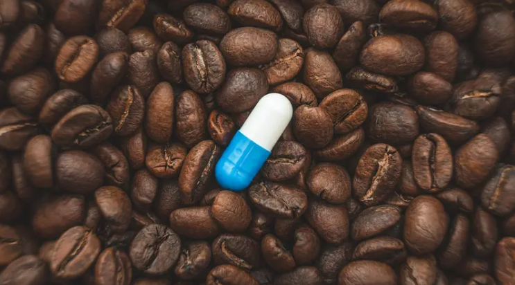 لا تشرب القهوة مع هذه الأدوية ..  تحذيرات جديدة تكشف تفاعلات خطيرة على الصحة