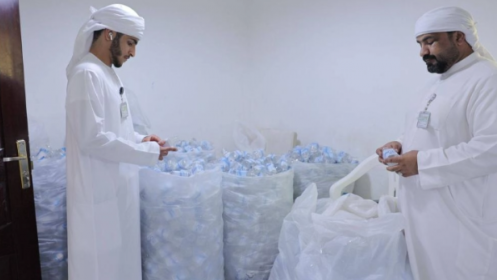 الإمارات  ..  ضبط شخص يبيع مياه عادية بعبوات على انها "زمزم"