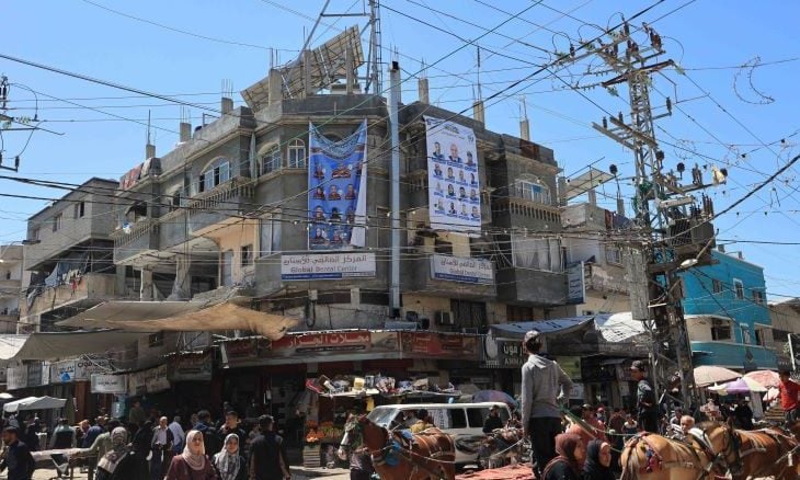 بين الركام وصناديق الاقتراع ..  دير البلح أول مدينة غزية تنتخب في زمن الحرب