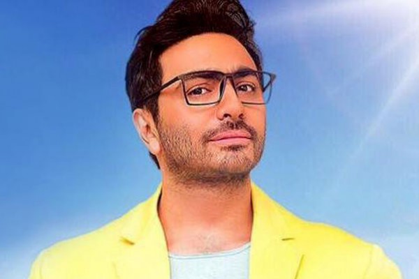 صديق تامر حسني يقلق جمهوره: حالته صعبة وسافر لأمريكا