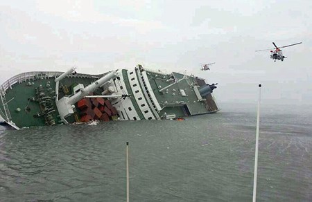 بالفيديو والصور ..  غرق سفينة كورية تقل 470 شخصاً أغلبهم طلاب