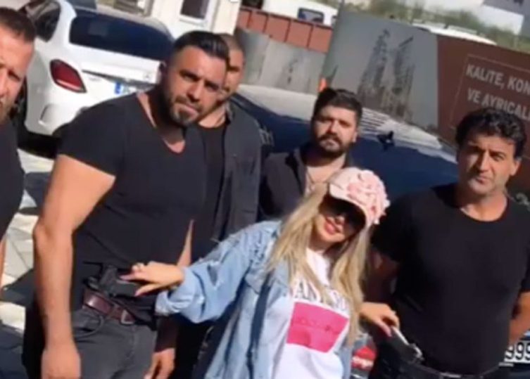 بالفيديو  ..  حليمة بولند تستفز العرب بعد استئجار "حراس شخصيين" لها في تركيا