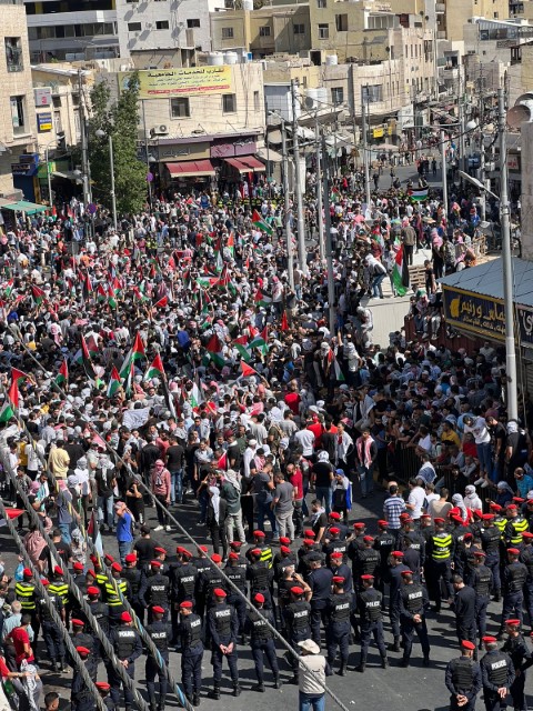 بالفيديو والصور  ..   مسيرة تضامنية بالآلاف وسط العاصمة عمّان نصرة لغزة