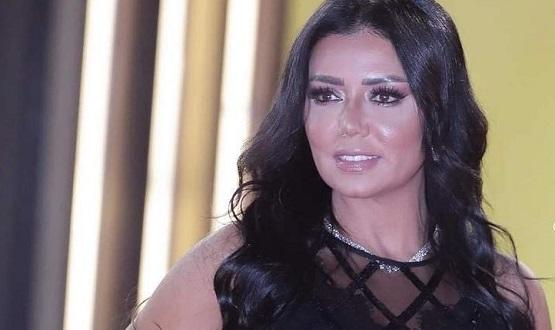 بالفيديو  ..  الفنانة رانيا يوسف تواجه حكما بالسجن لمدة (5) سنوات بسبب فستانها "الساخن"!!