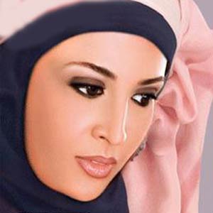 حنان ترك تتراجع عن قرار اعتزالها ..  وتعود بتساؤلات تحتاج إجابة