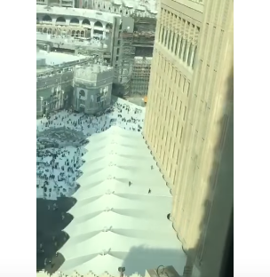 فيديو خطير لأطفال يلعبون فوق سطح الخيام بالقرب من المسجد الحرام 