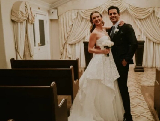 ممثلة تركية تتزوج عميلا سابقا لـ FBI (صور)