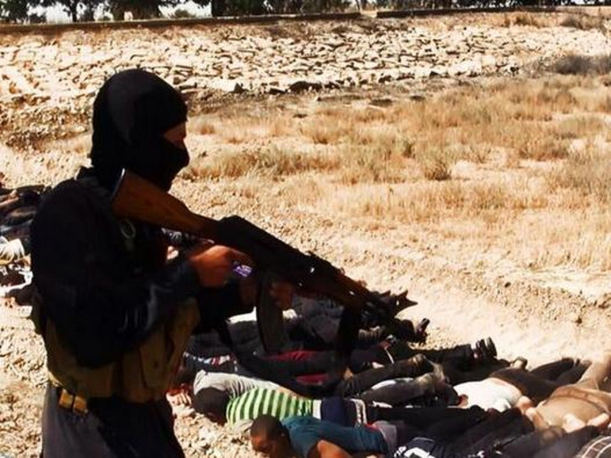 بالصور ..  "داعش" ينشر صوراً لإعدام العشرات بالرصاص في صلاح الدين