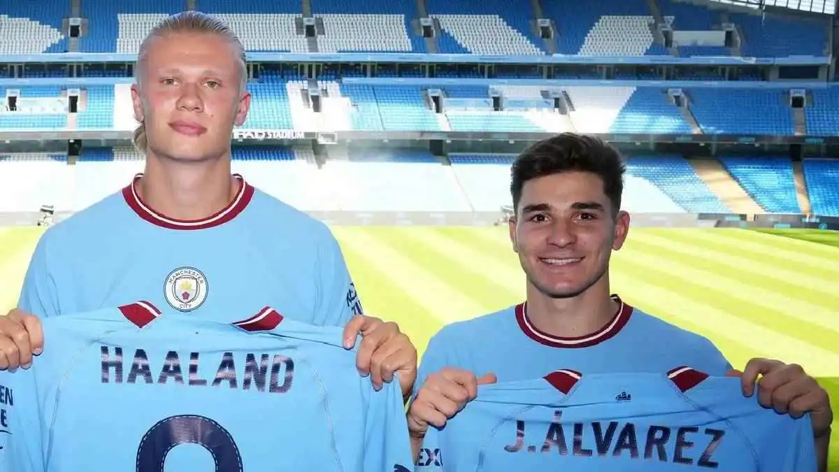 هالاند وألفاريز ..  4 عوائق تصدم برشلونة في ميركاتو الأحلام  