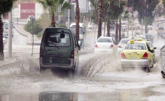 تحذير هام للسائقين على طريق الحزام وأوتوستراد الزرقاء عمان من الأمطار