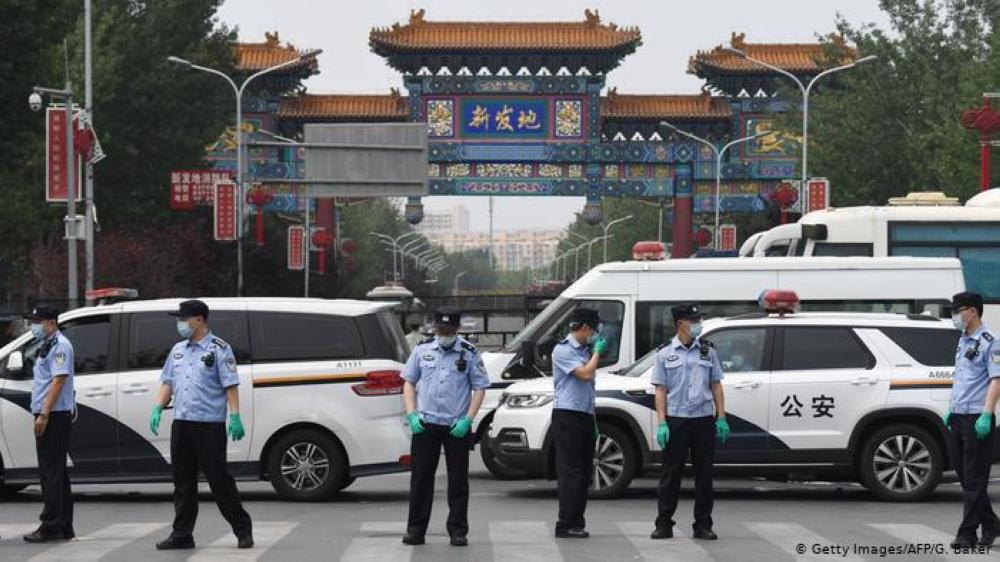 الصين تفرض حجرا طارئا على 11 حيّا في بكين عقب اكتشاف عشرات الإصابات بكورونا 