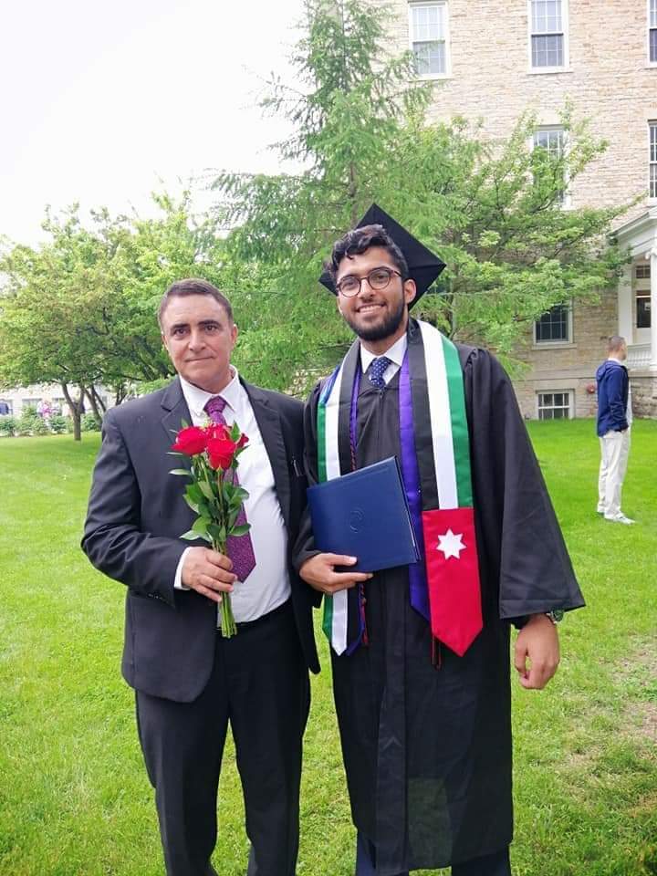 مبارك جواد الوليدات التخرج من جامعة Lawrence university