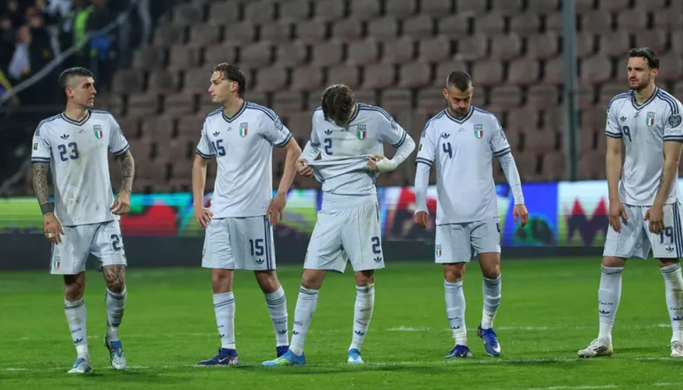 احتفال قبل التأهل واتهام بـ"التجسس" ..  غضب عارم في إيطاليا بسبب كأس العالم