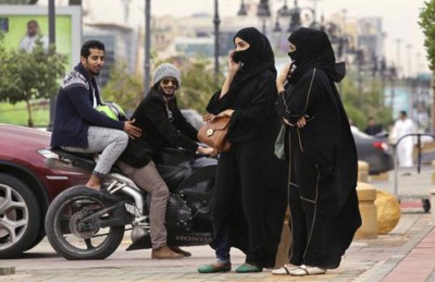 مُتحرّش سعودي سيطر على حافلة ممرضات أجنبيّات بمسدس وهمي من أجل تقبيلهنّ