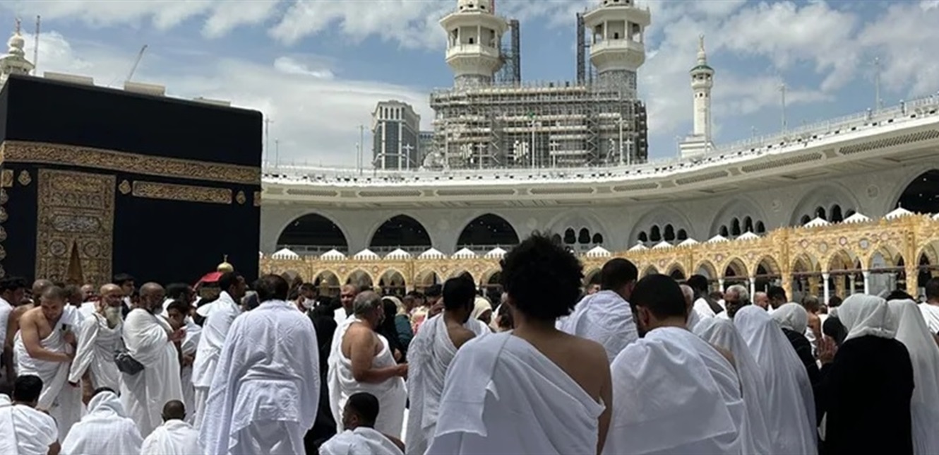 في يوم عرفة ..  رصد حالات إجهاد حراري بين الحجاج